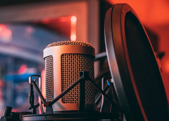 voice over 25-30 anni